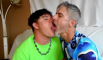 Hot Gay Kissing with Richard & Leo