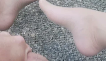 Cumming Hard Outdoors in Nylons