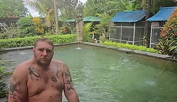 Jimbob Wanking in Pool
