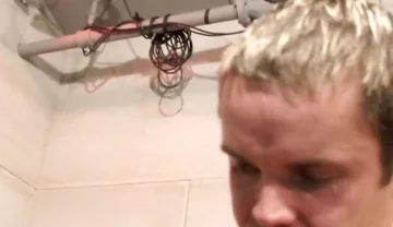 Bukkake Amateur with Gay Twinks Sucking All His Friends to the Cum