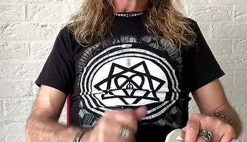 Longhairdude Wanks and Cums with Osiris Trainers, Torn Jeans, Tshirt
