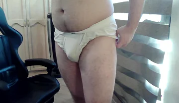 Muscular Camboy Works Out His Upper Body