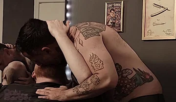Dirty Barber Gives Bear More Than Just a Haircut!