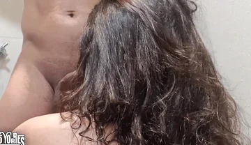 Boyfriend Cumming in My Hair and Then Washing It with Lots of Shampoo