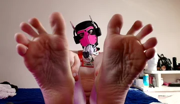 Paws Right in Your Face