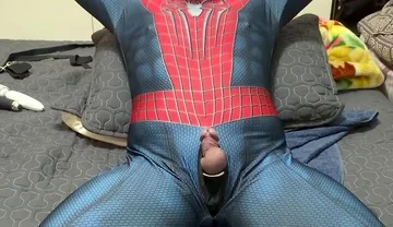 Fat Spider Draws by Drawing in the Red Center