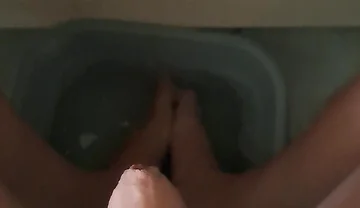 I and Cum on My Feet During a Foot Bath