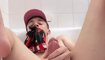 I Fuck My Ass with a Dildo and Piss on Myself