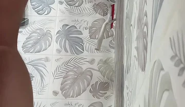 Hole Stretch in the Shower