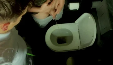 Amateur Boys Peeing Together