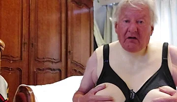Nursing Bra and Thight Miniskirt