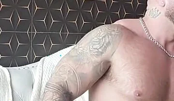 Giant Brunette with 25cm Breaks My Ass and Full of Milk