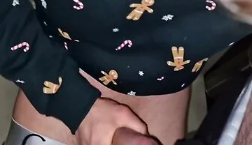 A Handsome Passerby In A Shopping Mall Sucks A Mans Huge Cock With Cum!