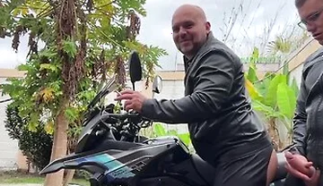 Huge Creampie In Outdoors On The Bike