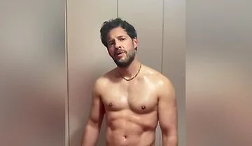 Muscle Blind White Guy Jerk Off And Cum On His Body