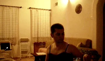 Posi̇ng Wi̇th Mi̇ni̇ Ski̇rt
