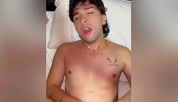 Estaba De Fiesta Y Fui Al Hotel Con Este Gordo Oso De Verga Gruesa Y Terminamos Follando Duro
