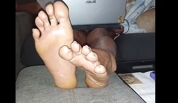 Do You Like Soft Big Soles, Soft Male Feet Wrinkled Soles?