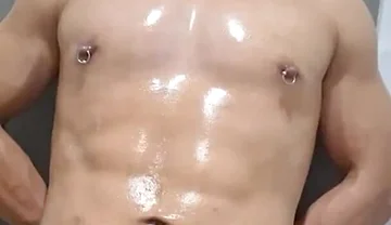 Hold on! Come Closer! Asia Twink Get a Nice Handjoib in the Locker Room!