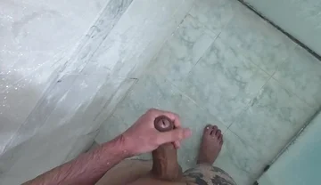 Jerking off to the Shower