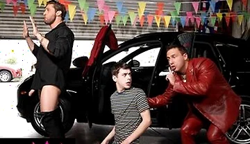 Horny Twink Joey Mills Gets Spit Roasted By Hunks Reese Rideout And Dom King