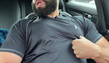 Muscle Cub in the Car