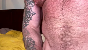 Huge Cumshot From a Thick Guy
