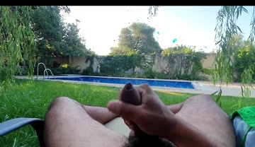 I Love to Cum in My Pool