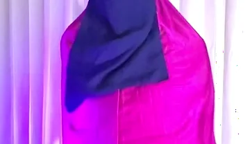 Arab Crossdresser Fuck Dildo