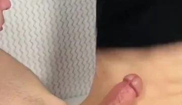 Its My First Time Getting a Blowjob From a Guy, and I Came in His Mouth