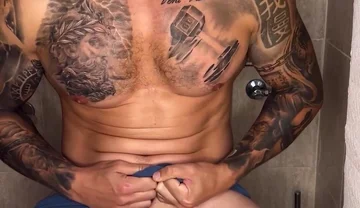 Hot Cumshot Closer with No Touch