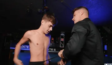 Men - the Bootyguard Gets Head From Cute Twink