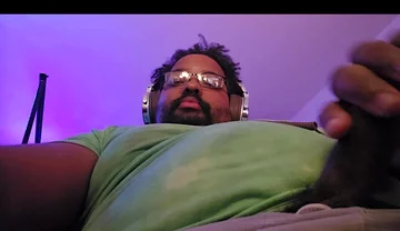 Thick Stepdaddy Jerks off While Editing His Own Vid
