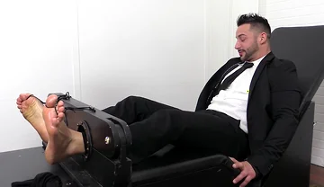 Burly Hunk Yoel Tied up & Tickle