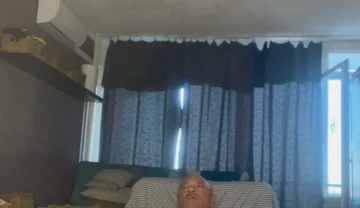 Bodybuilder Home Wank Alone