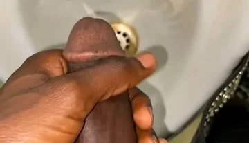 Big Dick Caught on Camera Pissing