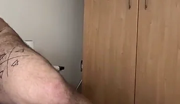 Bedroom Session: Scruffy Daddy Plows Hungry Stud, Mouth-fed Finish