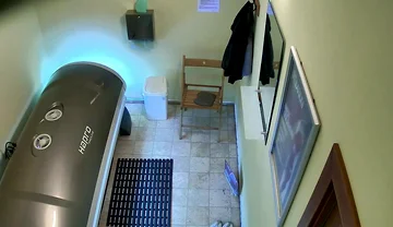 Czech Gay Solarium 17 Muscled Twink Bares Down for the Cam