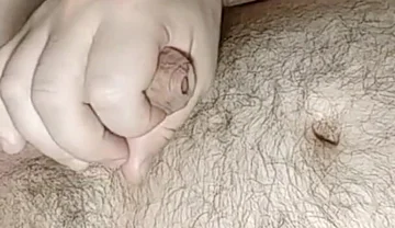 I'm Masturbaating in Bed and Cum to My Belly