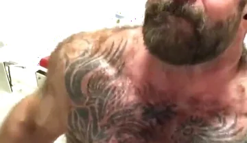 Pumped up Muscle Daddy