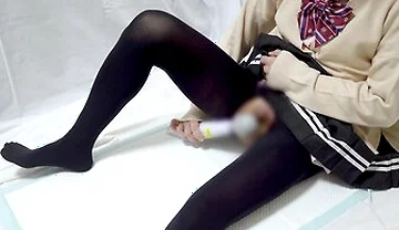 J制服 黒タイツ 電マを当てなからオtニーしたら大量射精女装オtニー 男の