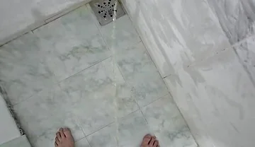 Slow Motion Pee