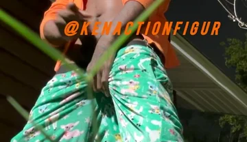 Kenactionfigur Busting a Big Ass Nut Outside the Trap House