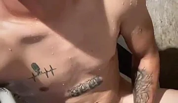 Again the Mayate of My Neighbor Shows Me What I'm Going to Eat