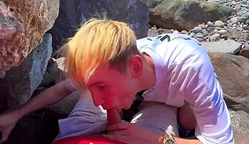 Predlozhil Prohozhemu Parnu Otsosat Chlen Za Dengi V Publichnom Meste