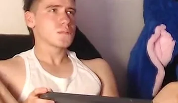 I Masturbate and Show My Ass to the Camera