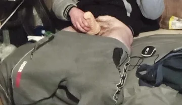 Cumshot in the Place Where I Go to Masturbate and Plus Before the Videos I Made Controll
