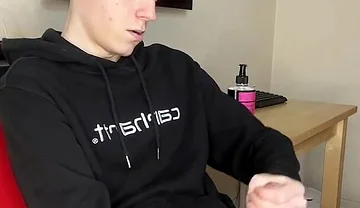 18 and Horny: Twink's Sticky Load Explosion