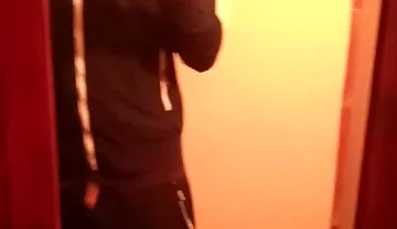 Dressed in Front of the Mirror, I Play and Show off