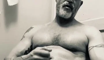 Hot B&w Bathroom Bate.